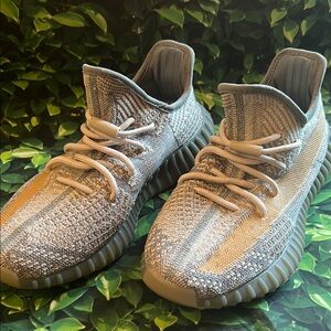 Adidas Yeezy Boost 350 V2 Box